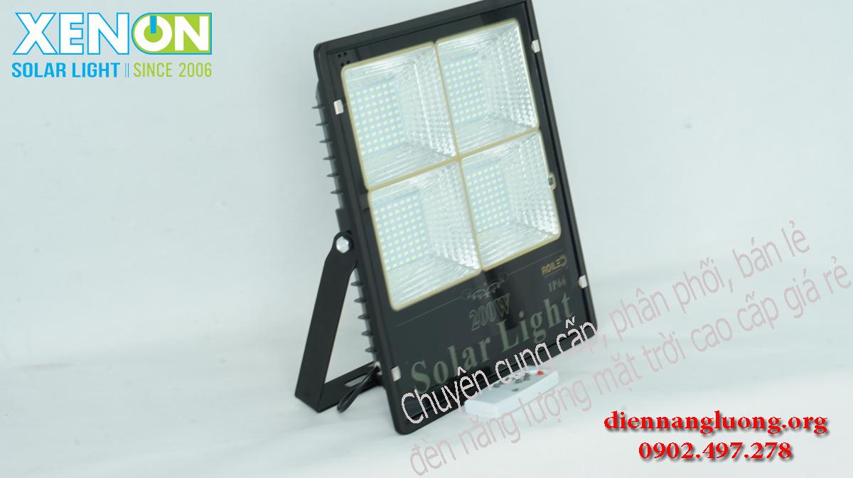 Đèn năng lượng giá rẻ chính hãng