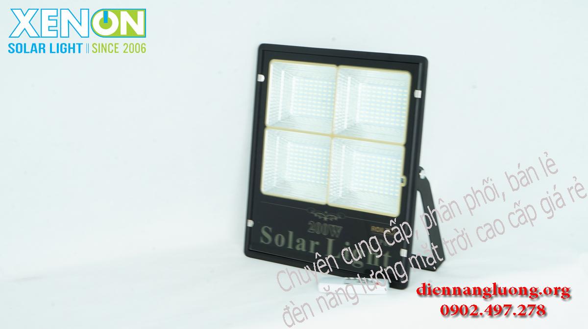 Đèn năng lượng giá rẻ chính hãng