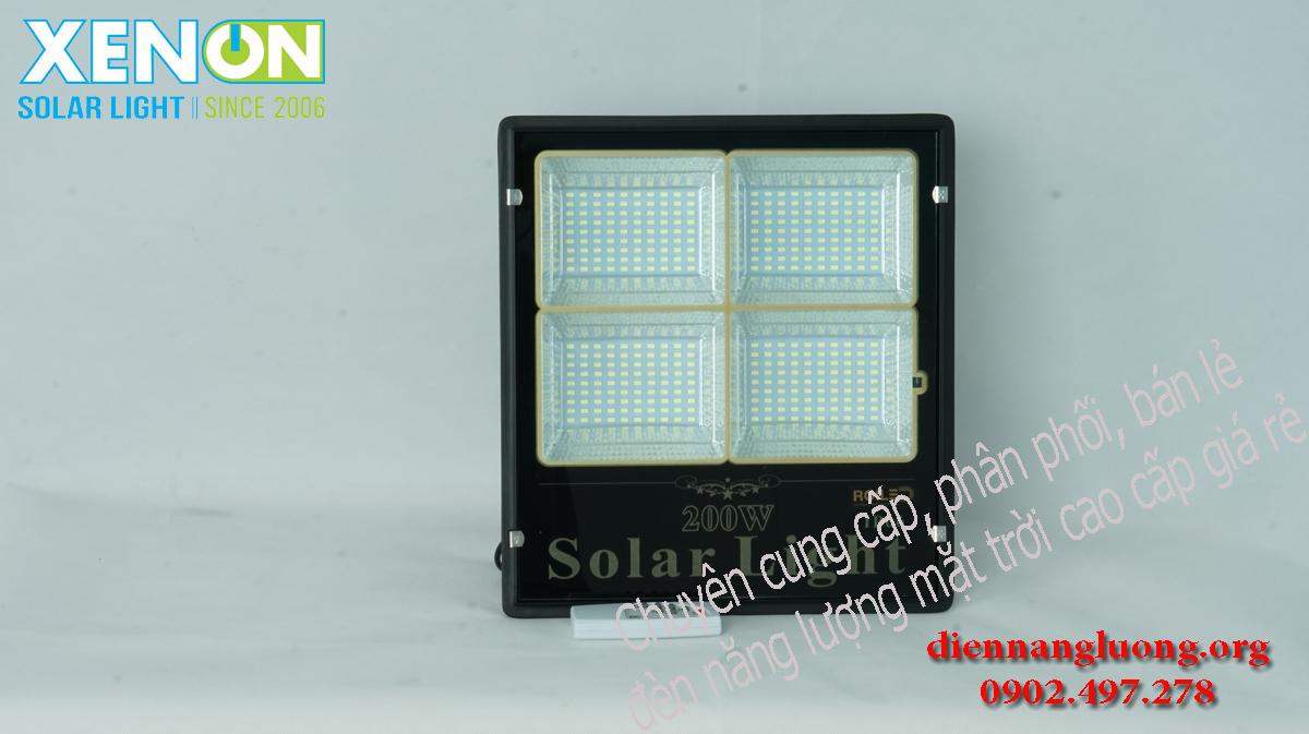 Đèn năng lượng giá rẻ chính hãng