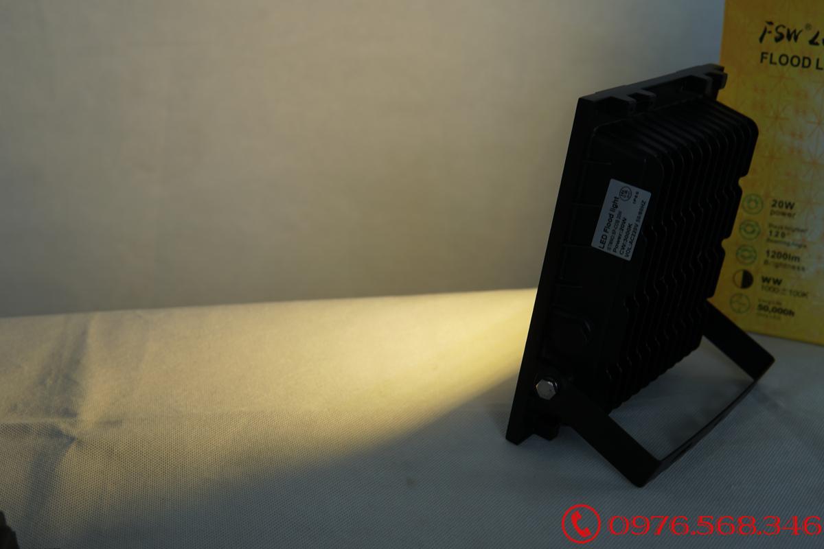 Đèn pha FSW 20W nhiều màu