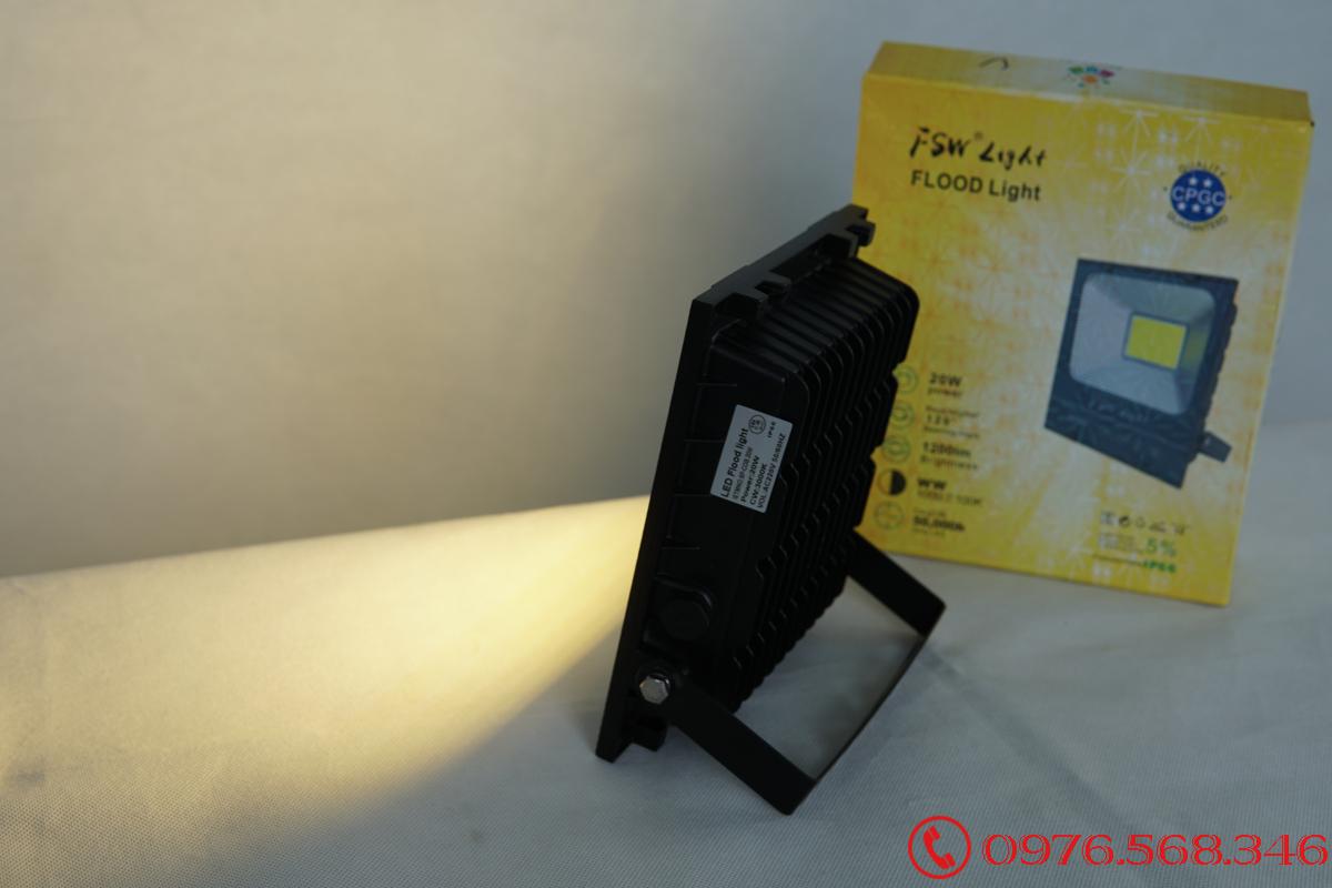 Đèn pha FSW 20W nhiều màu