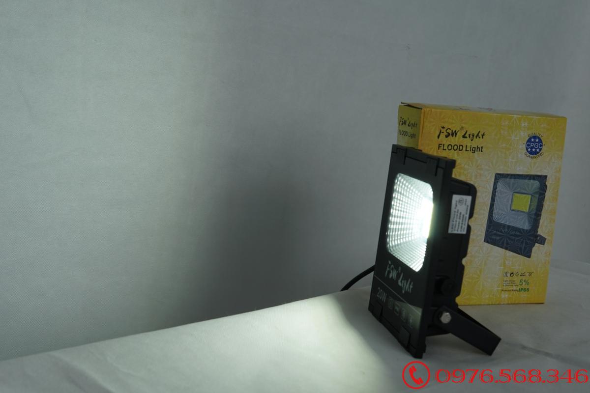 Đèn pha FSW 30W nhiều màu