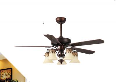 Đèn chùm kết hợp với quạt trần