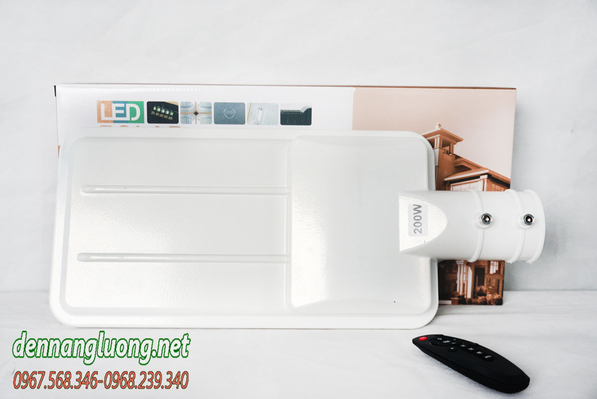 Đèn đường năng lượng mặt trời 200W siêu sáng Solarlight - E200