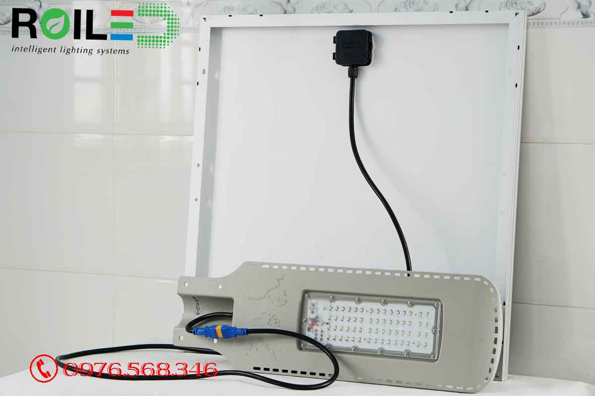 Đèn đường năng lượng mặt trời 300W cao cấp Roiled D-300