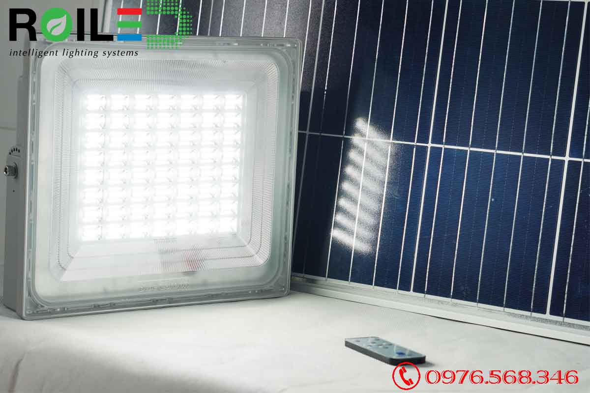 Đèn pha năng lượng mặt trời 500W cao cấp Roiled RL-P500