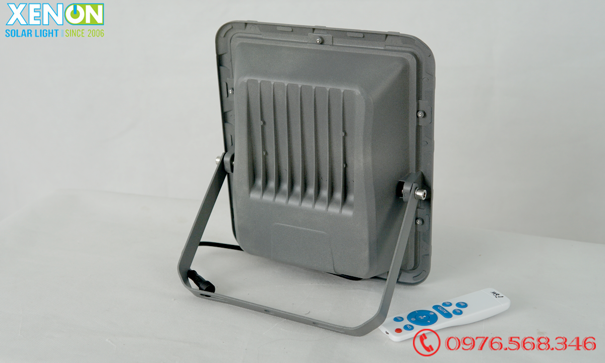 Đèn pha năng lượng mặt trời  FSW 200W giá tốt