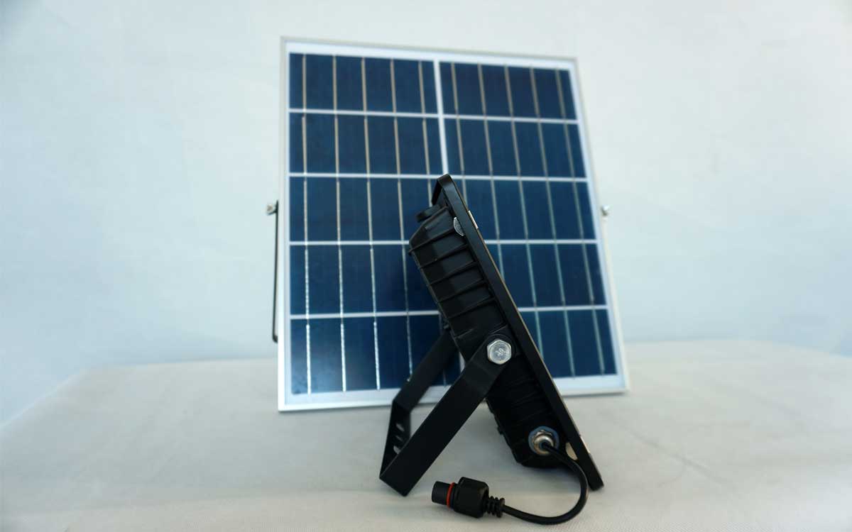 Đèn pha năng lượng Roiled RP60W chính hãng