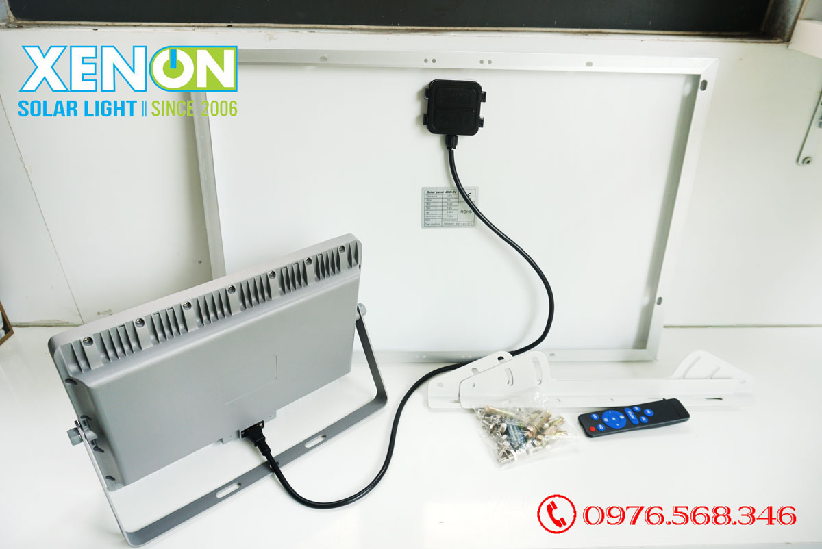 Đèn pha năng lượng mặt trời Xenon Deluxe DL300W