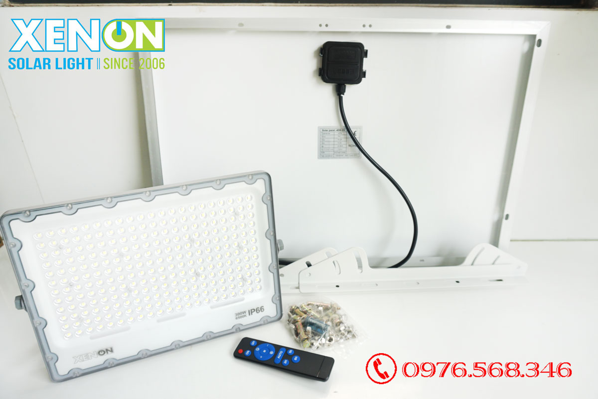 Đèn pha năng lượng mặt trời Xenon Deluxe DL300W