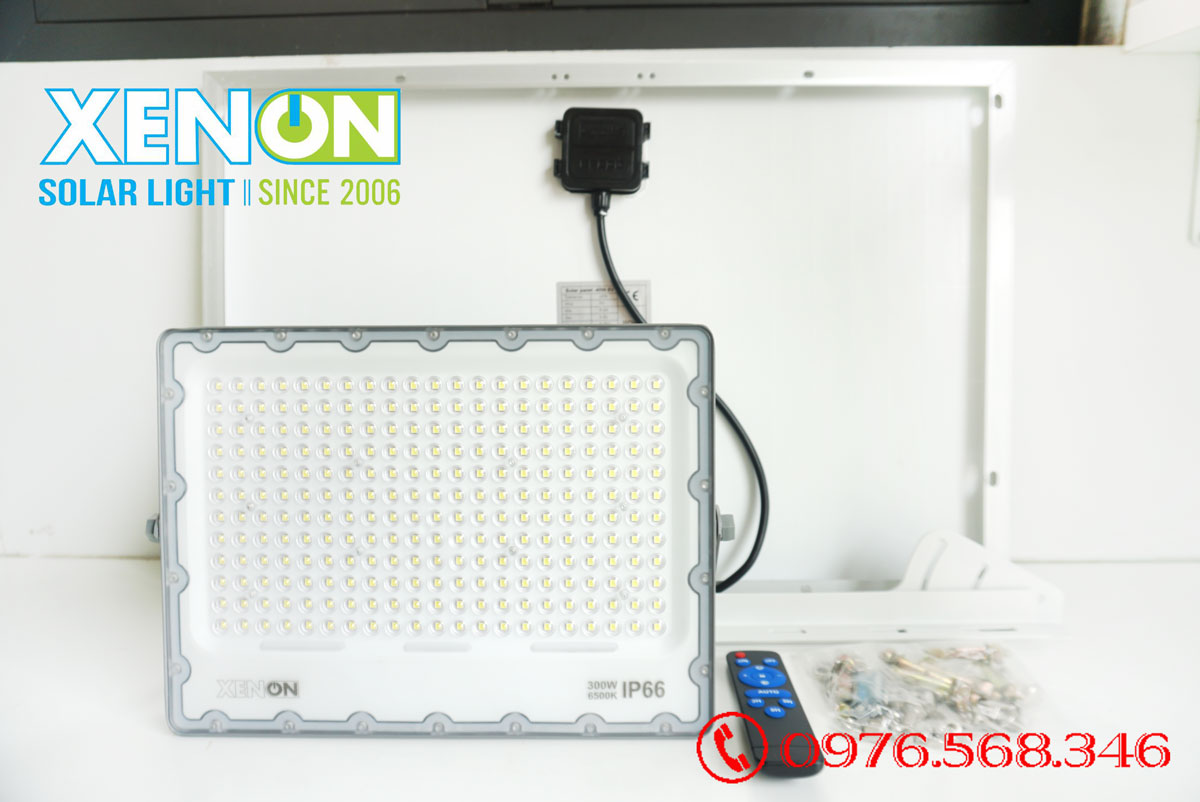 Đèn pha năng lượng mặt trời Xenon Deluxe DL300W